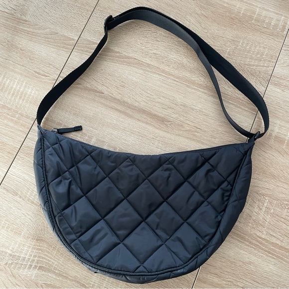 UNIQLO Black Quilted Round Crossbody/Shoulder Bag | FREE SHIPPING - Picture 2 of 9